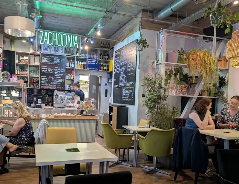Bar kawowy z witryną i neonem Zachodnia